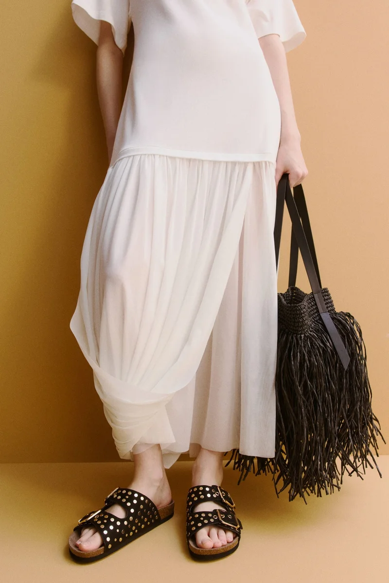 اتش اند ام صندل بتصميم مرصع